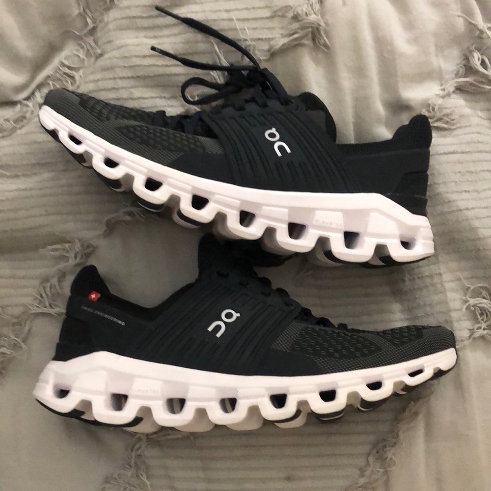 On cloud running shoes || size 8.5